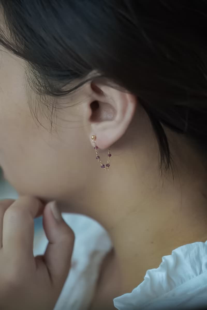 點點天然石後扣鍊條耳環 - 綠松石/石榴石 SV925 18K厚鍍金