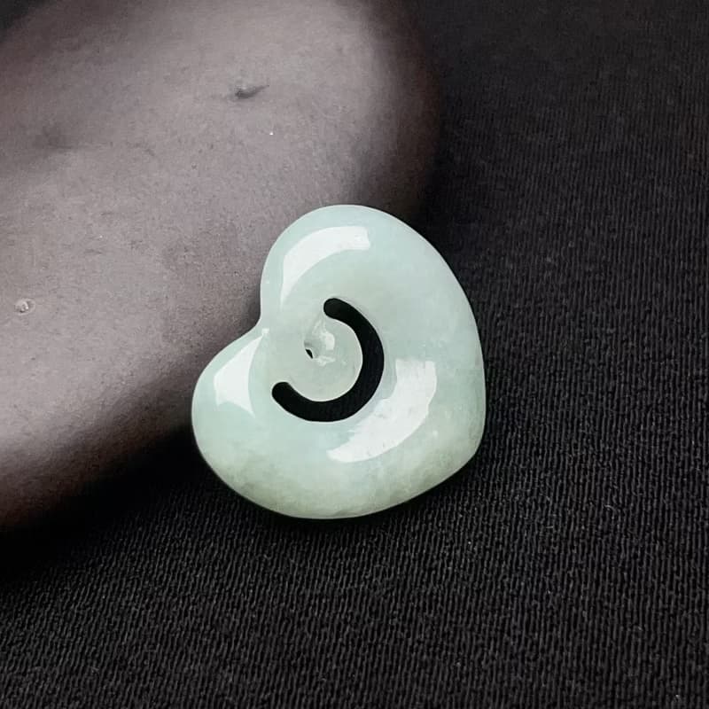 冰糯綠翡翠愛心 | 天然緬甸玉翡翠A貨