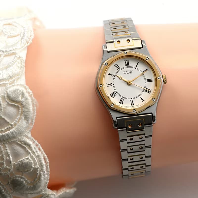 送料無料 SEIKO 女性用腕時計 クォーツ 23mm ホワイトダイヤル 手錶 古董錶 ローマ数字 八角形 日本発送