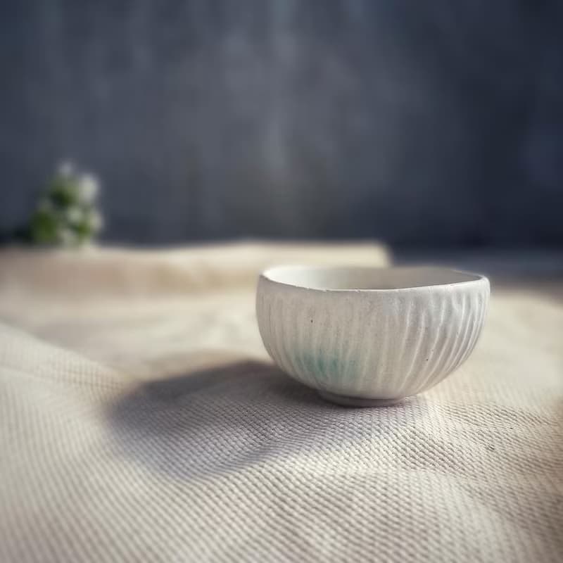 桌上的白瓷糖霜 / 不乖白瓷碗