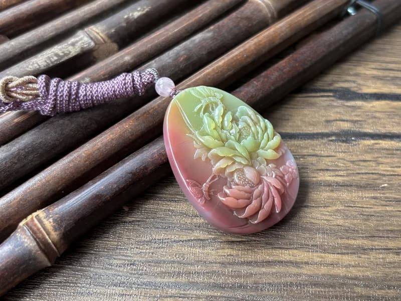 【一物一圖】天然鹽源瑪瑙 雙色蝶戀花雕刻牌 手編繩 項鍊