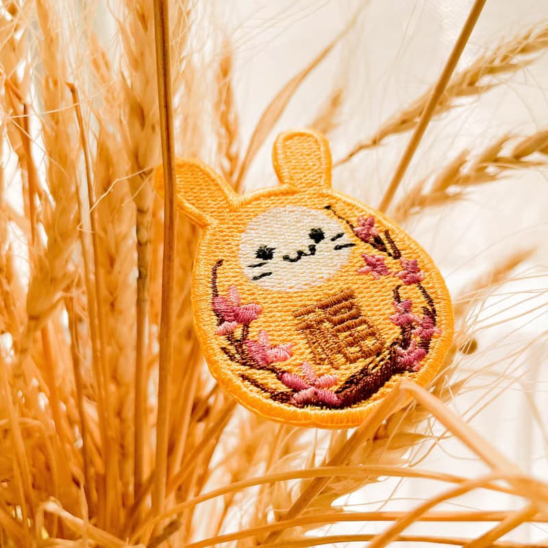 【花語招福兔】達摩燙貼 刺繡貼紙 行李箱貼紙