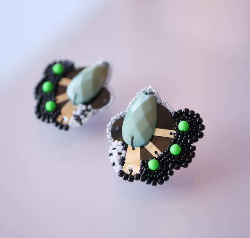 tsububu【受注制作】/ビーズ刺繍/微生物/ピアス/イヤリング/ピスタチオ