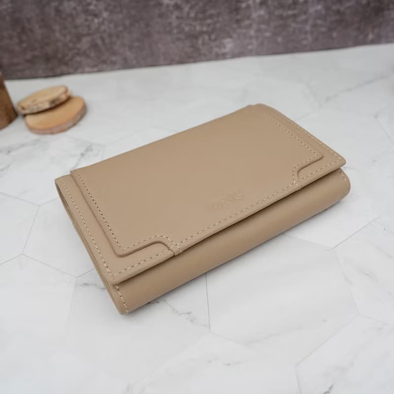 立體拼貼多夾層收納牛皮中夾4151(淺杏色)