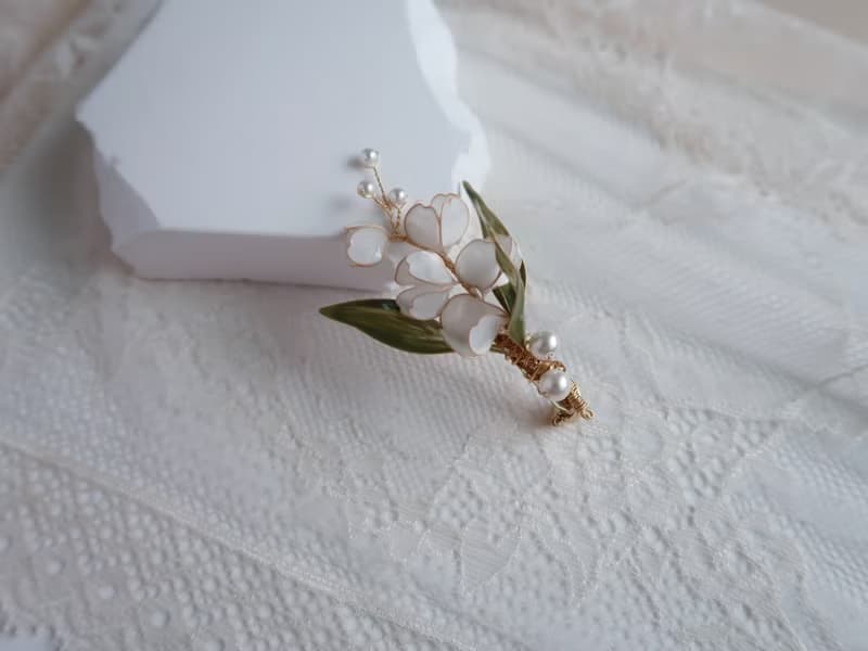 鈴蘭花束- 別針 胸針 水晶花 手作新娘飾品 禮物 配飾