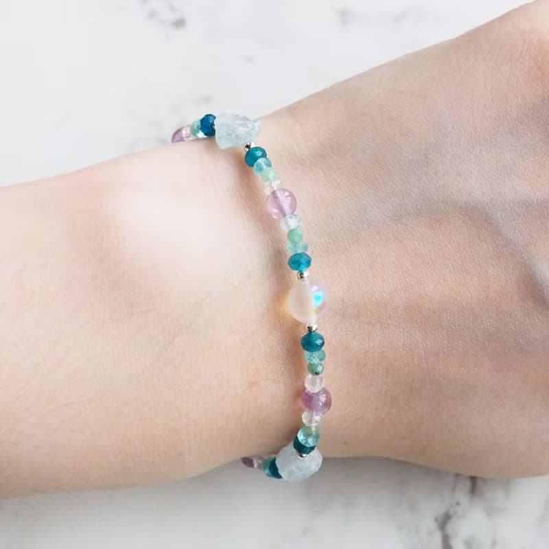 季節雨 ‧ 繡球花開 | 月光石、海藍寶、螢石、磷灰石 純銀手鍊