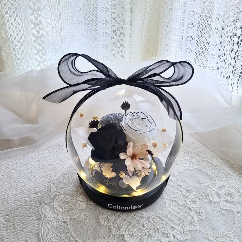 永生玫瑰玻璃球罩盅。有燈。附包裝。禮物