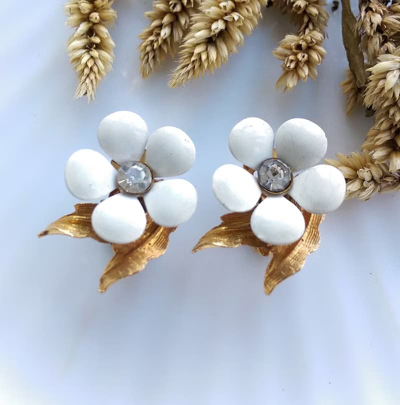 Vintage Jewelry 西洋古董飾品 金葉白花 琺瑯 夾式耳環