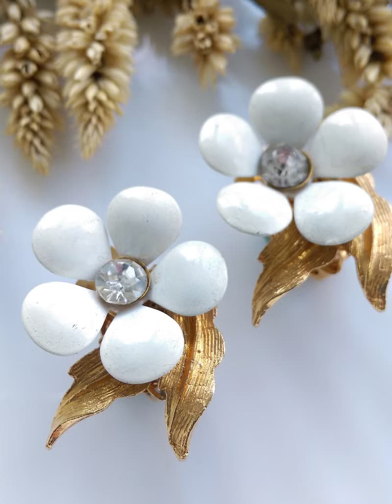 Vintage Jewelry 西洋古董飾品 金葉白花 琺瑯 夾式耳環