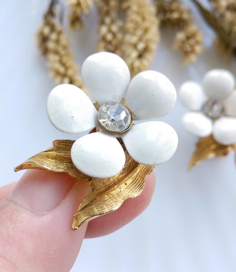 Vintage Jewelry 西洋古董飾品 金葉白花 琺瑯 夾式耳環