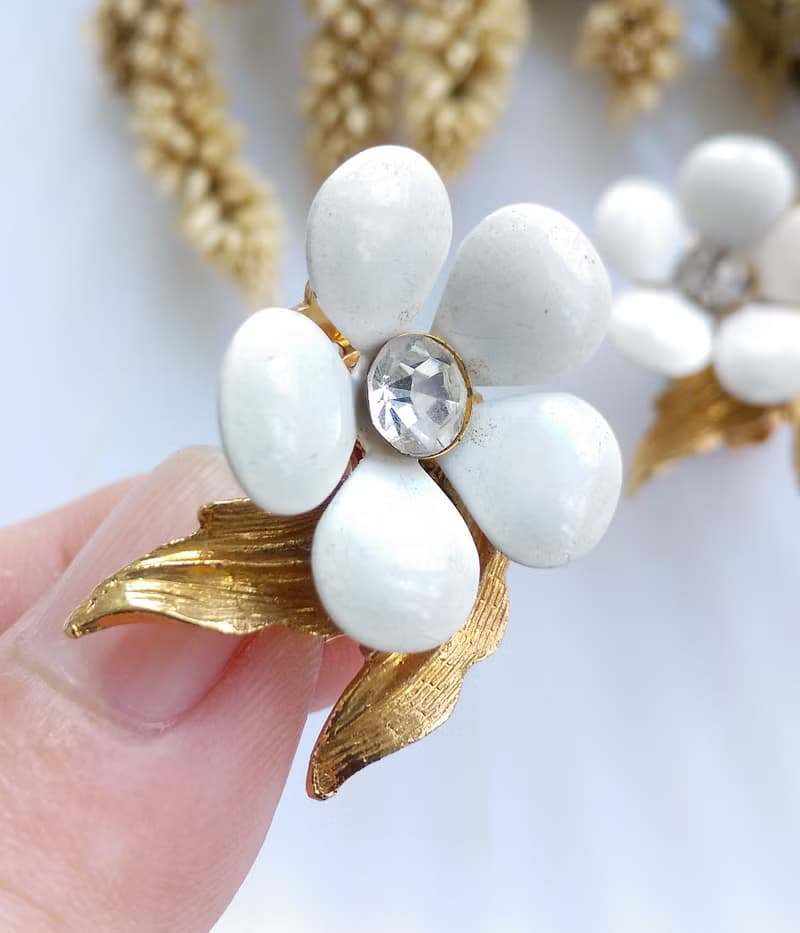 Vintage Jewelry 西洋古董飾品 金葉白花 琺瑯 夾式耳環