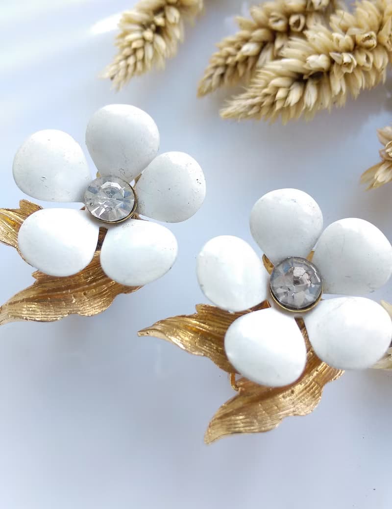 Vintage Jewelry 西洋古董飾品 金葉白花 琺瑯 夾式耳環