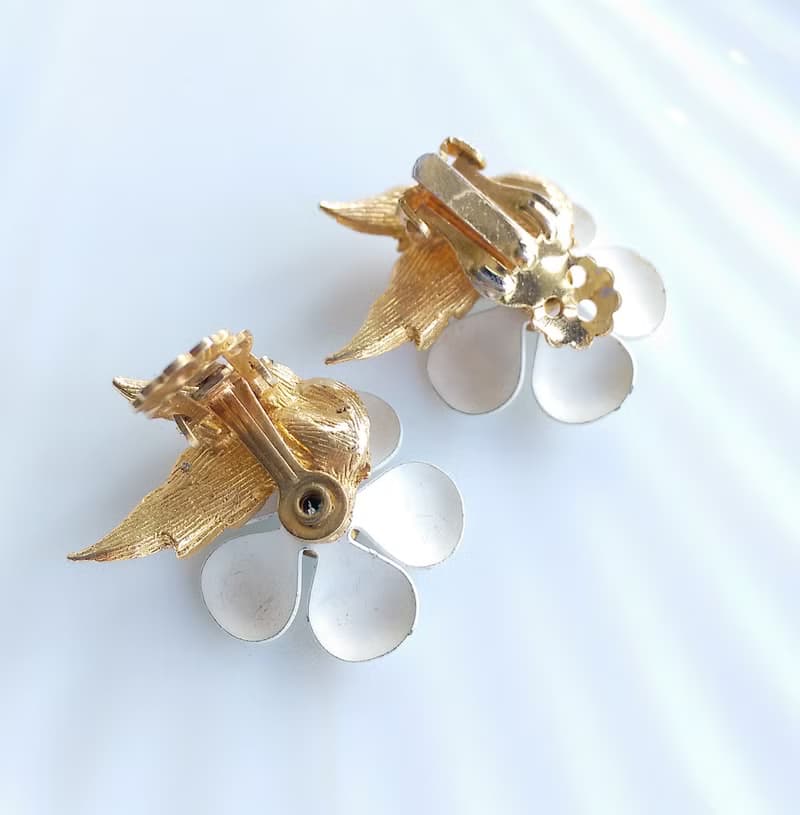 Vintage Jewelry 西洋古董飾品 金葉白花 琺瑯 夾式耳環