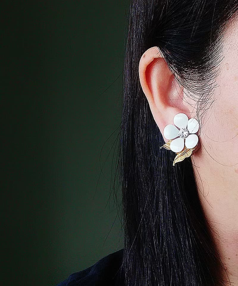 Vintage Jewelry 西洋古董飾品 金葉白花 琺瑯 夾式耳環