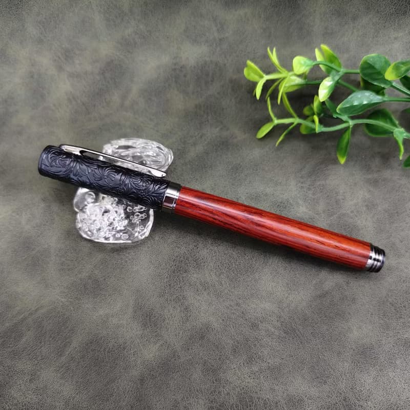 紫檀木 原木 手工筆 鋼珠筆( 浮雕花款)