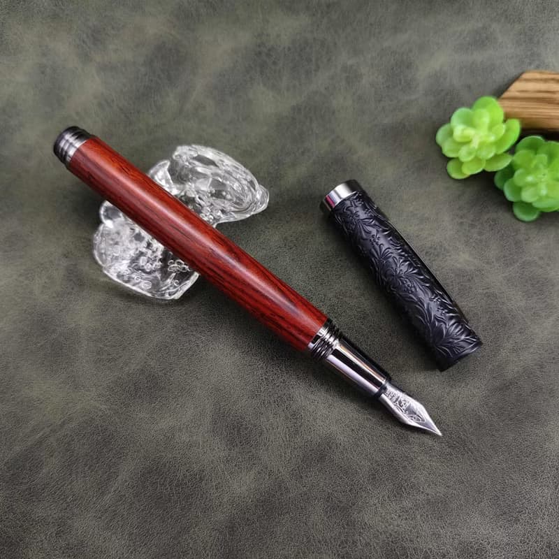 紫檀木 原木 手工筆 鋼珠筆( 浮雕花款)