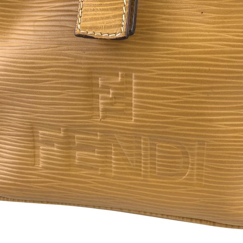 【 日本直送　名牌中古包 】FENDI フェンディ リュック ベージュ フロントバックル レザー型押し バックパック vintage ヴィンテージ 47jcck