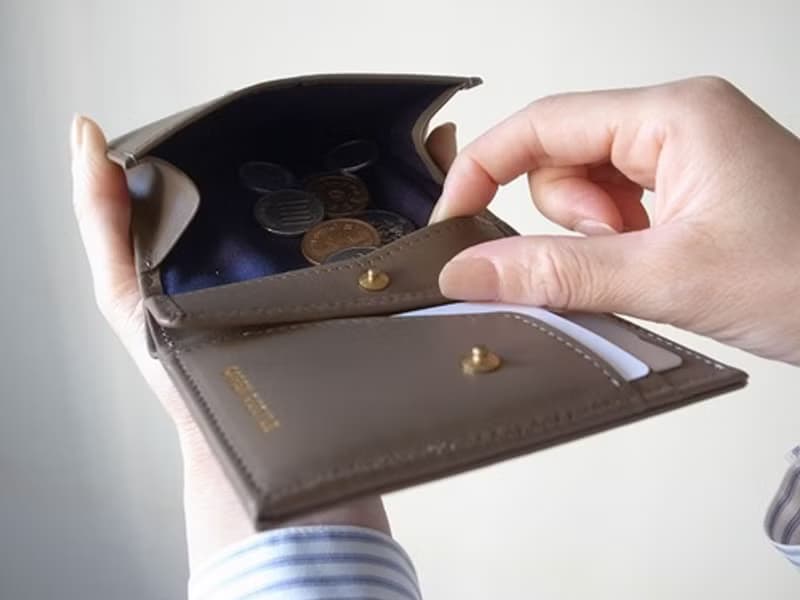 上質イタリア製革  小銭が取り出しやすい二つ折り財布 - Short Wallet - TAUPE -