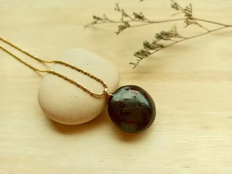 黑色亮面復古紅點圓形香水瓶精油瓶陶項鍊