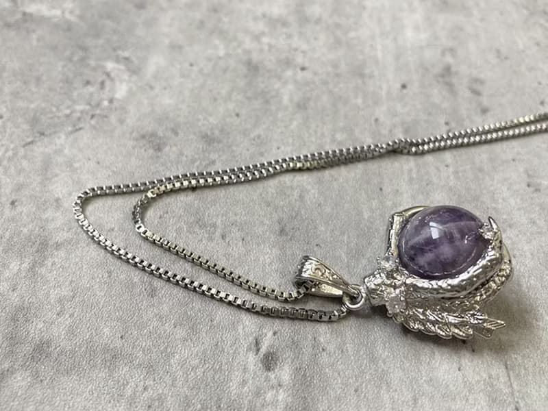 【紫氣東來。龍爪珠項鍊】鈦鋼鏈、紫水晶|霸氣、龍年、男性項鍊