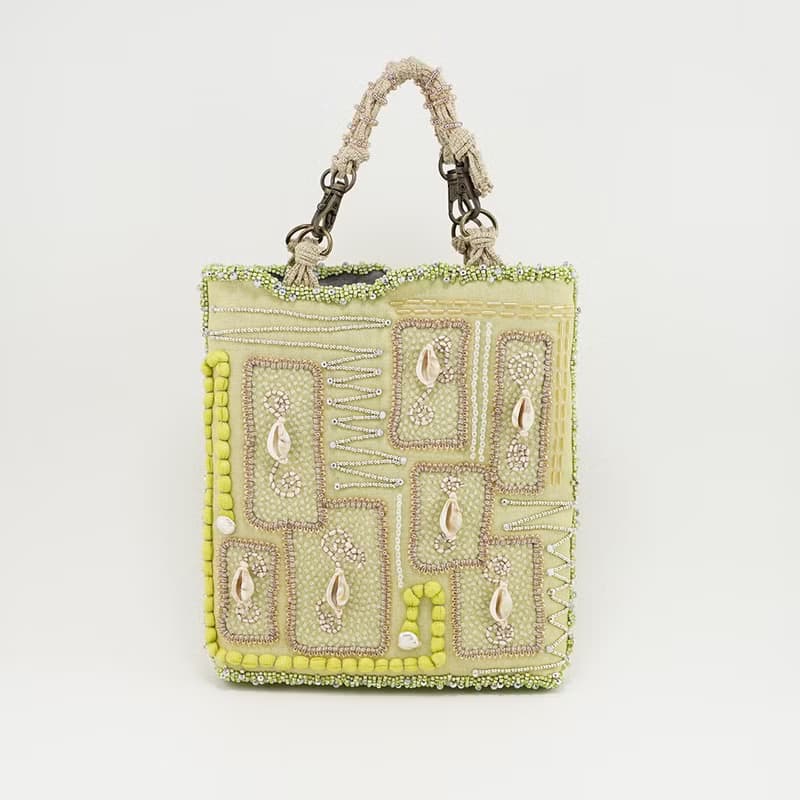 とっておきのハンドバッグ　タカラガイの思い出　両面刺繍　ビーズ刺繍　イエロー　グリーン　長財布　一点もの　個性的