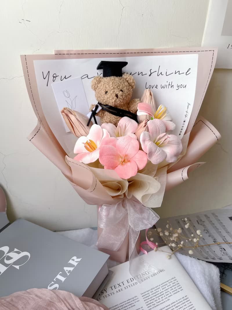 【畢業花束】flower-of-life 鬱見未來 畢業熊花束 香氛花