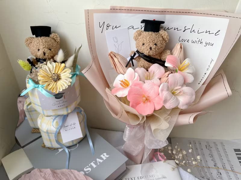 【畢業花束】flower-of-life 鬱見未來 畢業熊花束 香氛花