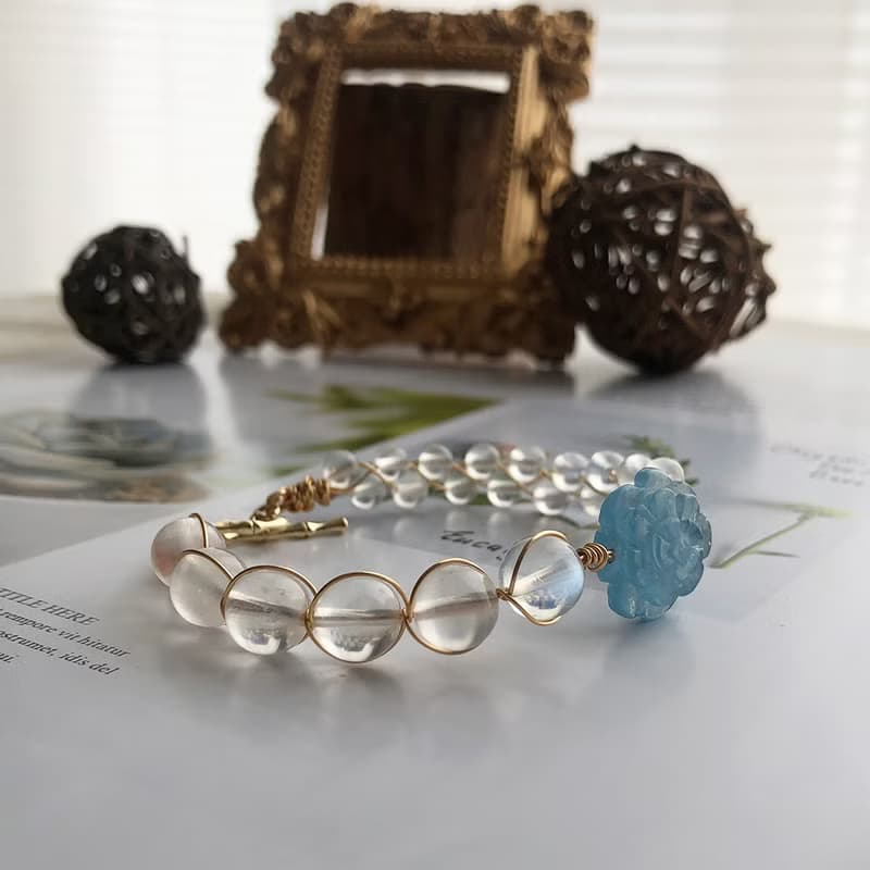 阿斯特兰迪亞白月光海藍寶花手鍊 | 藍月光海藍寶雕花繞線OT釦