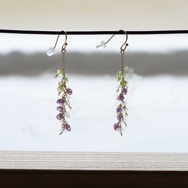ペリドットとグリーンアメジストの藤の花 ピアス　イヤリング