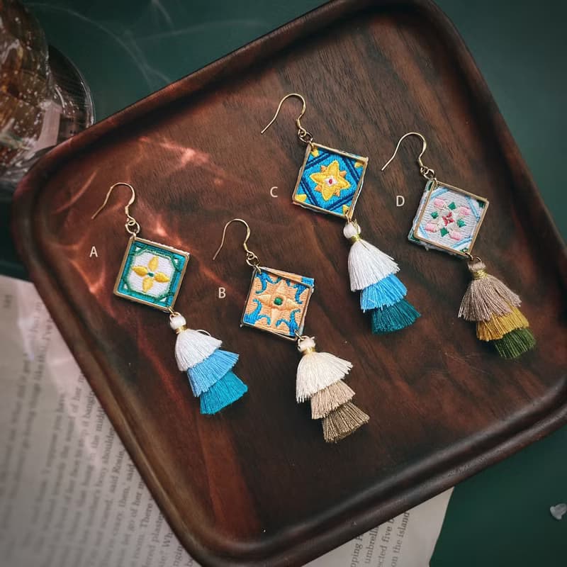 刺繡耳環 | 耳夾 / 耳勾 - 花磚耳環 | 全四款