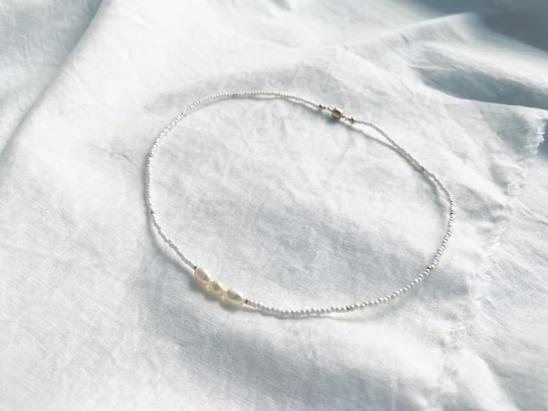 マグネット着脱　ビーズネックレス  　white 3pearl　　チョーカー