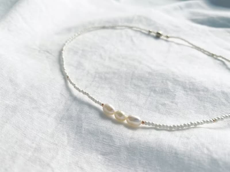 マグネット着脱　ビーズネックレス  　white 3pearl　　チョーカー
