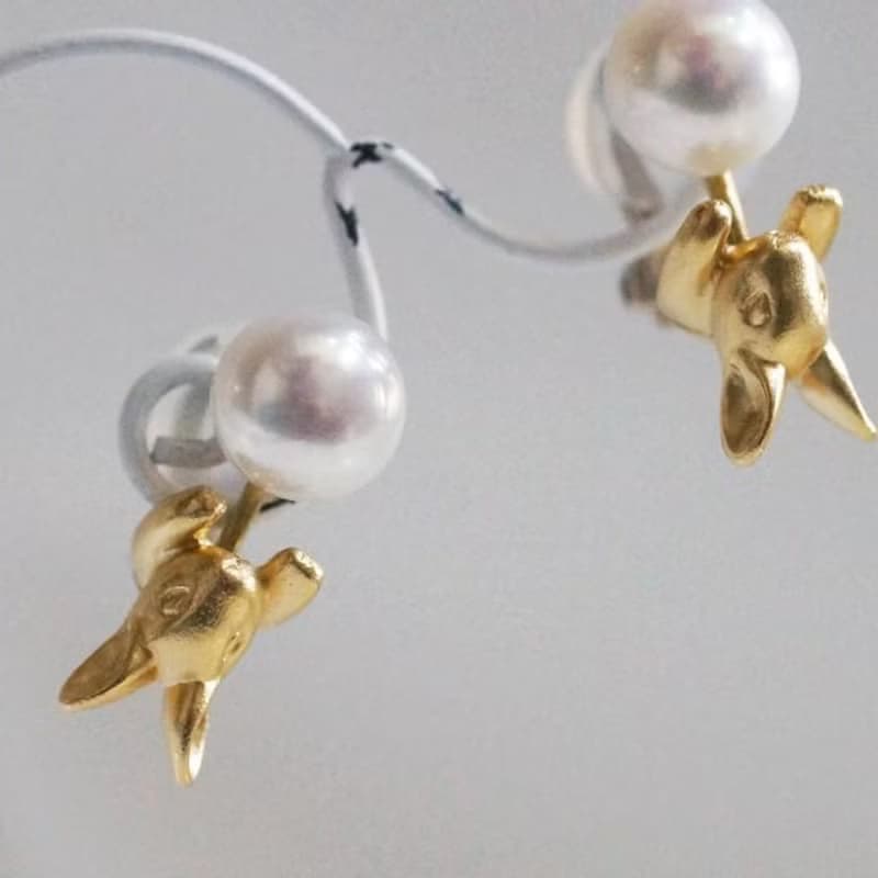 パールとうさぎのイヤリング　マットゴールド 片耳