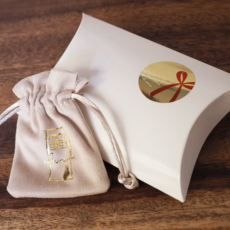 パールとうさぎのイヤリング　マットゴールド 片耳