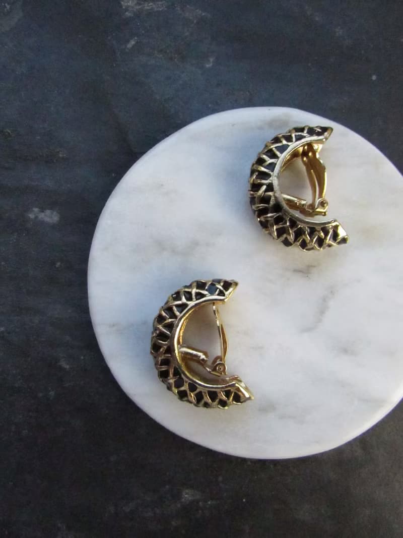 Vintage Gold Mesh Textured Black Half Hoop Clip On Earrings