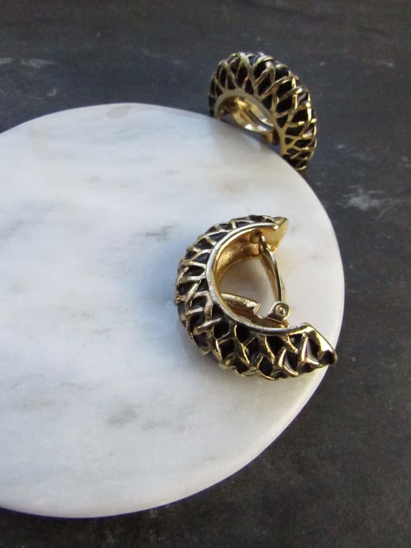 Vintage Gold Mesh Textured Black Half Hoop Clip On Earrings