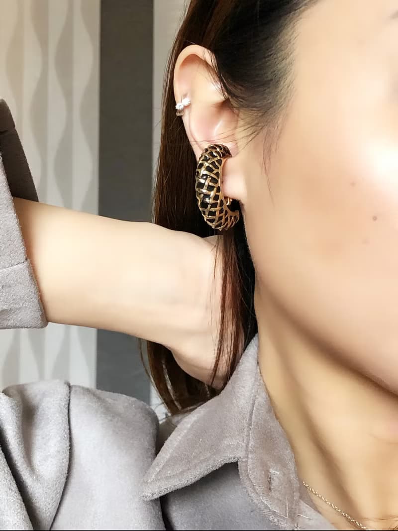 Vintage Gold Mesh Textured Black Half Hoop Clip On Earrings
