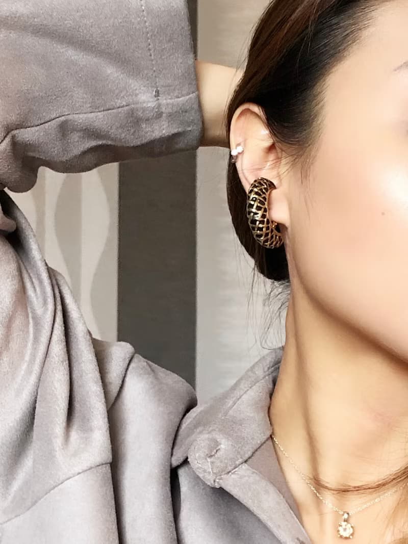 Vintage Gold Mesh Textured Black Half Hoop Clip On Earrings