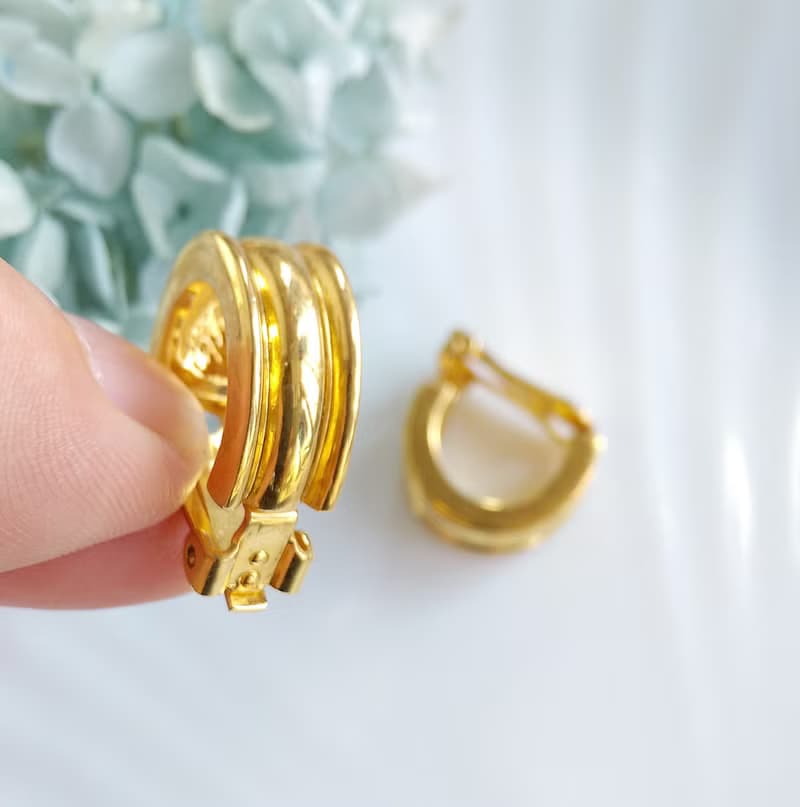 【西洋古董飾品 】金色調 簡約風格 小C圈  夾式耳環