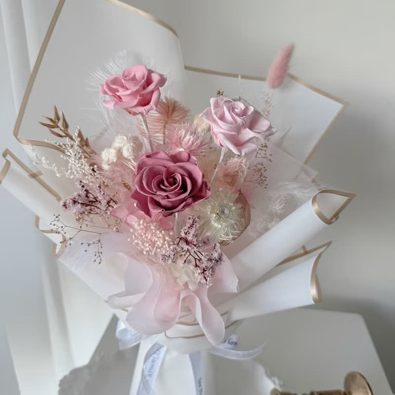 SEE 看見花藝設計 |情人節|永生玫瑰 |生日| 流金玫瑰皇后花束