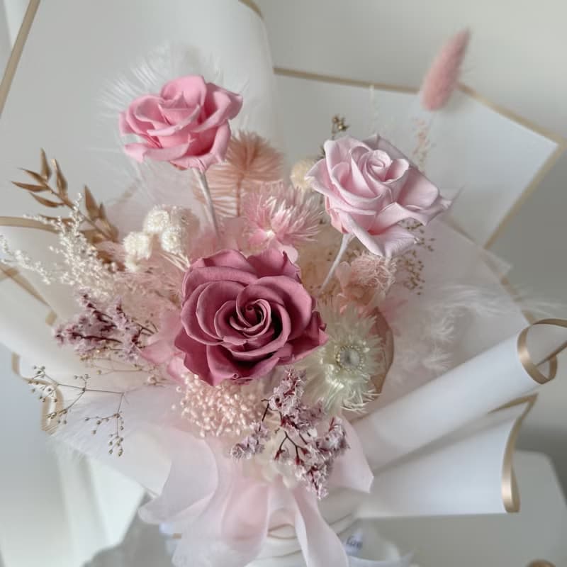 SEE 看見花藝設計 |情人節|永生玫瑰 |生日| 流金玫瑰皇后花束