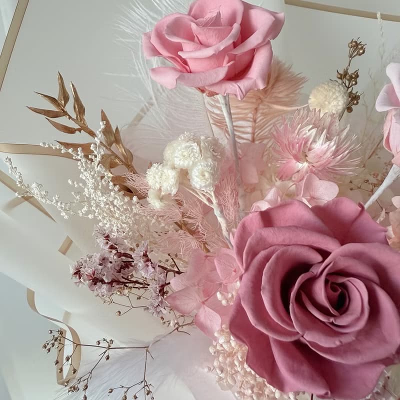 SEE 看見花藝設計 |情人節|永生玫瑰 |生日| 流金玫瑰皇后花束