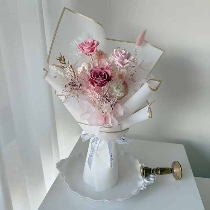 SEE 看見花藝設計 |情人節|永生玫瑰 |生日| 流金玫瑰皇后花束