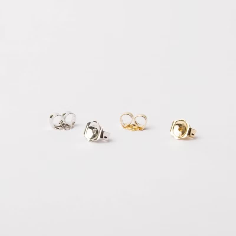 迷你天然沙弗萊石包鑲 純 14K 金耳環 祖母綠色新興綠寶石 2.5mm