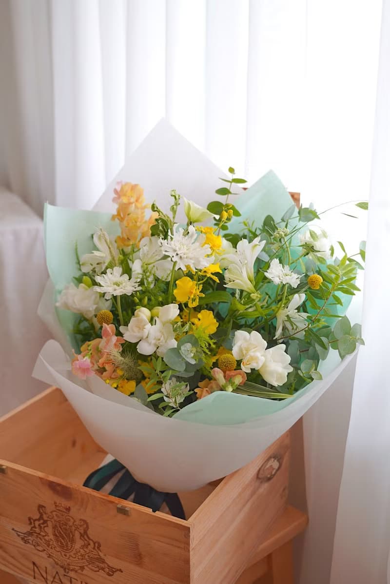自然清新白黃橘色調花束_鮮花