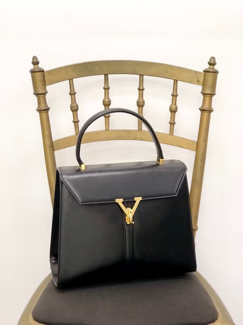 【 日本直送　名牌中古包 】VALENTINO GARAVANI ハンドバッグ ブラック Vロゴ レザー トップハンドル vintage オールド pbs668