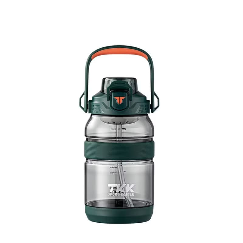 【TKK】美國進口Tritan戶外攀峰 手提+背帶運動水壺1200ML-高山綠