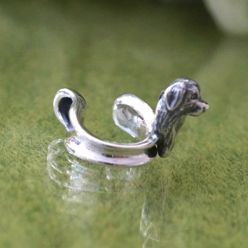 垂耳犬のイヤーカフ