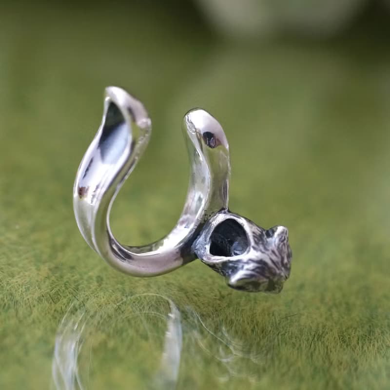 垂耳犬のイヤーカフ