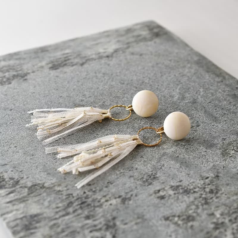 イヤリング/Mable dome fabric tassel earrings /Beige